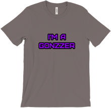 Playera manga corta con frase I'M A GONZZER morada